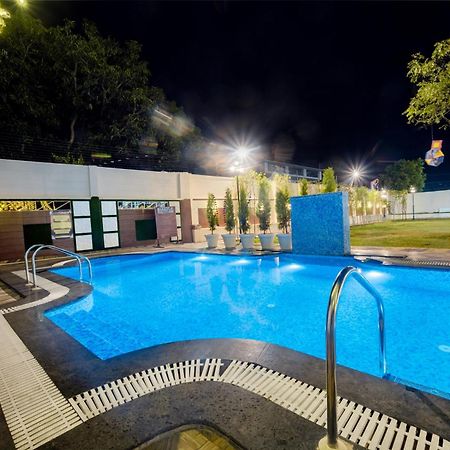 Hotel Vasdaa Grand 德拉敦 外观 照片