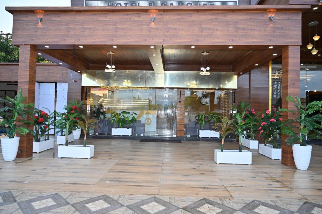 Hotel Vasdaa Grand 德拉敦 外观 照片