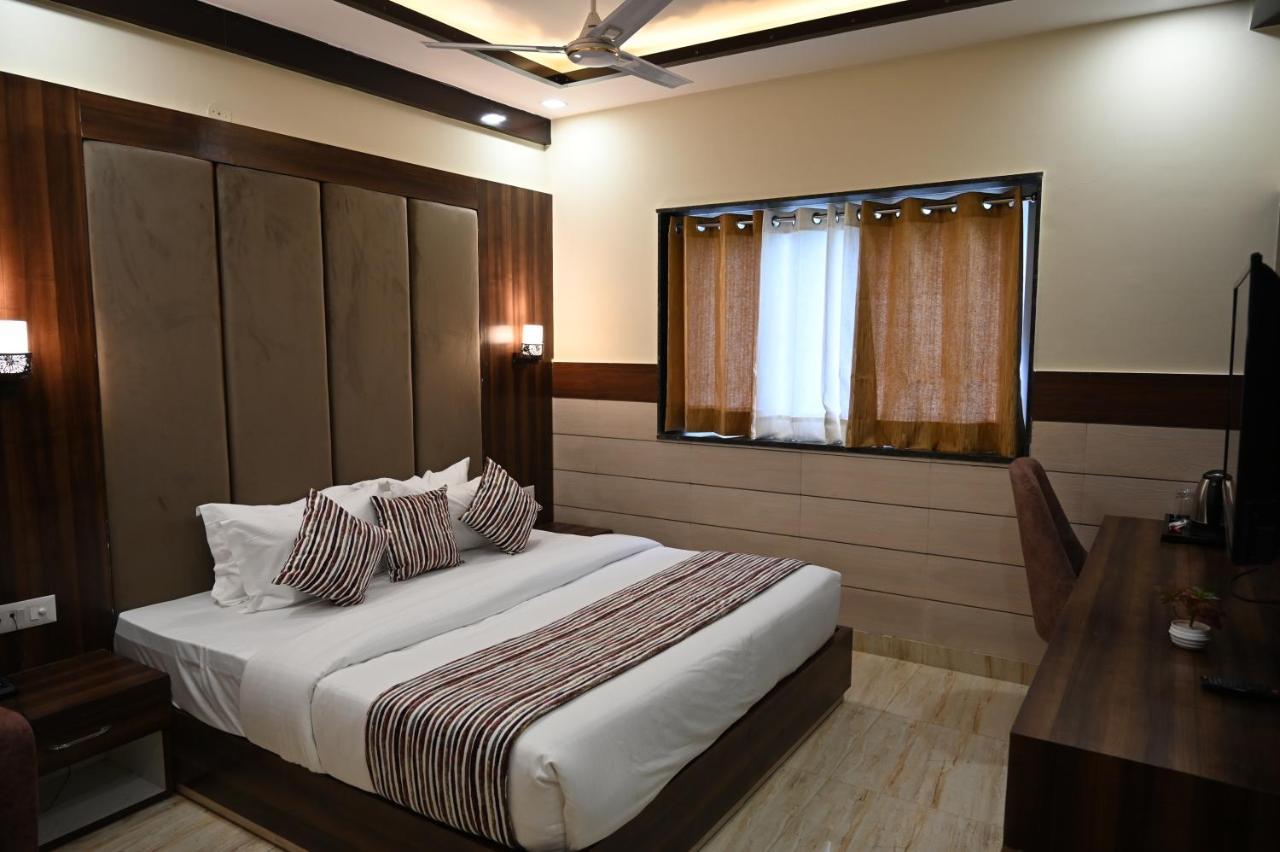 Hotel Vasdaa Grand 德拉敦 外观 照片