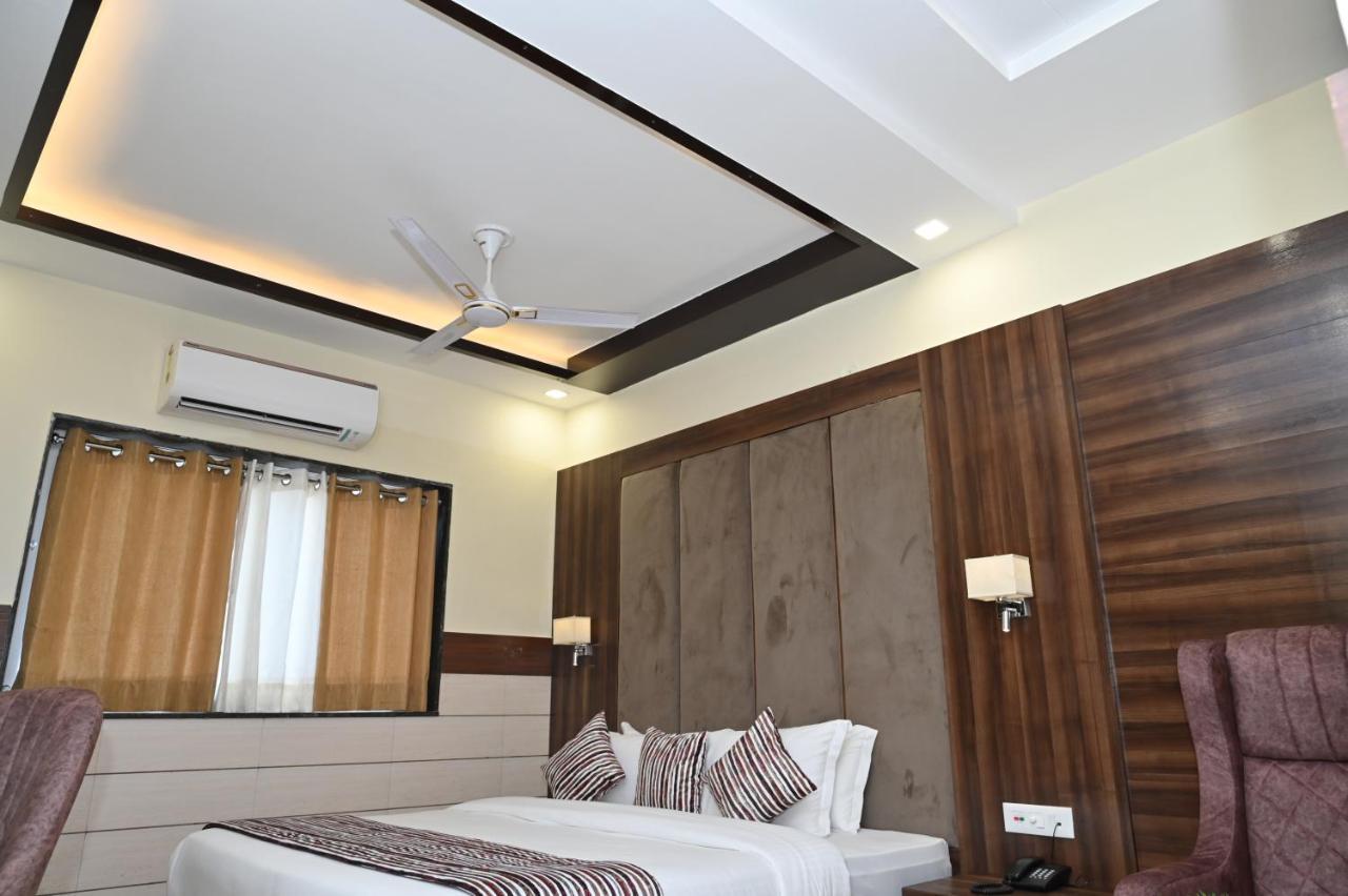 Hotel Vasdaa Grand 德拉敦 外观 照片