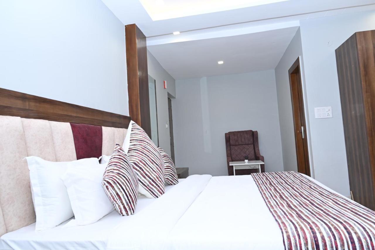 Hotel Vasdaa Grand 德拉敦 外观 照片