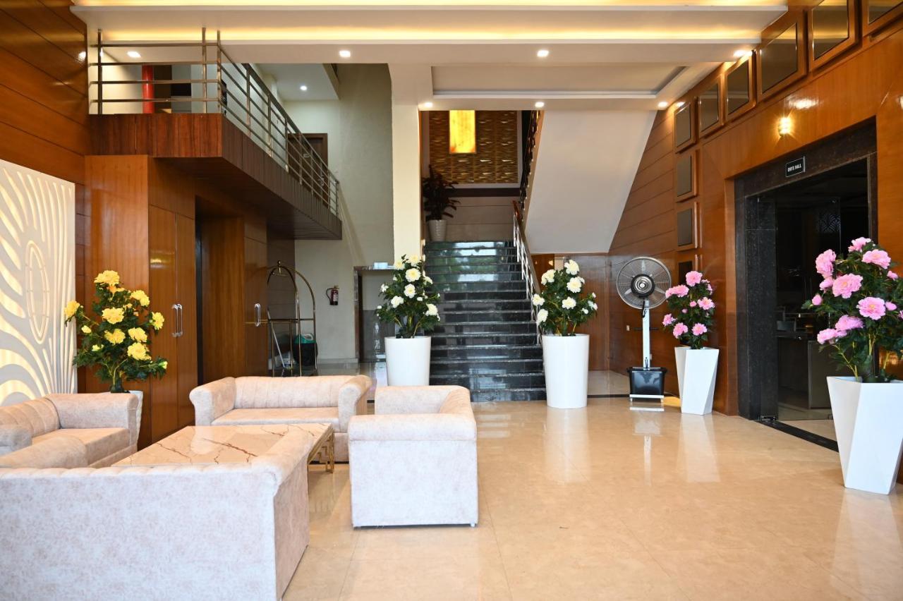 Hotel Vasdaa Grand 德拉敦 外观 照片