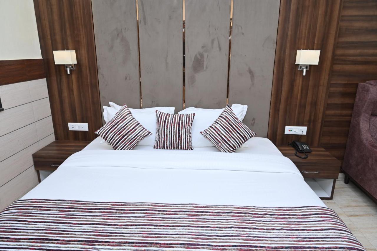 Hotel Vasdaa Grand 德拉敦 外观 照片