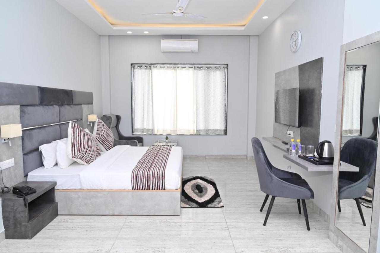 Hotel Vasdaa Grand 德拉敦 外观 照片