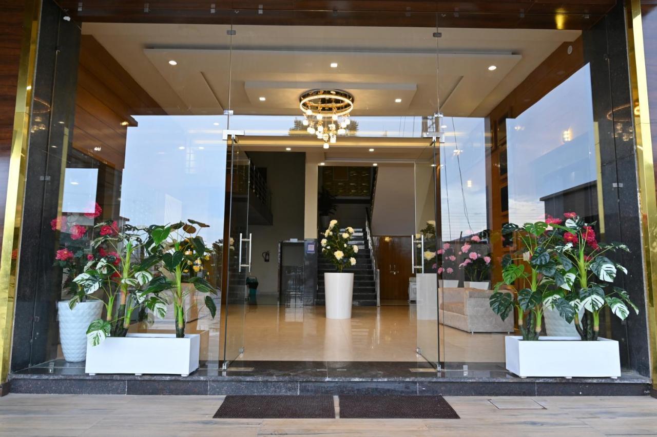 Hotel Vasdaa Grand 德拉敦 外观 照片