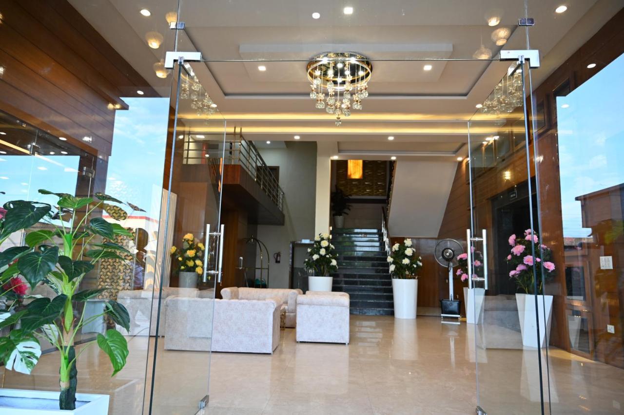 Hotel Vasdaa Grand 德拉敦 外观 照片