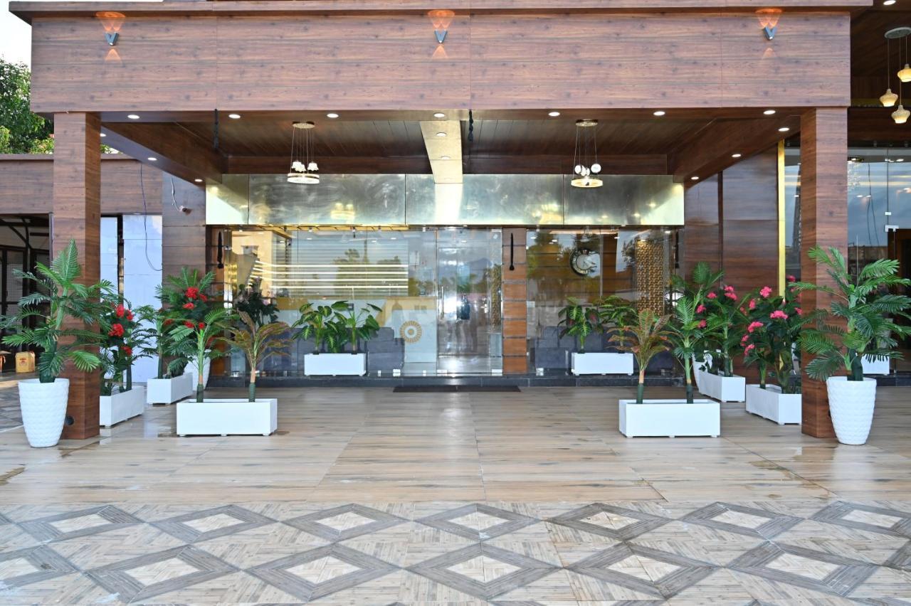 Hotel Vasdaa Grand 德拉敦 外观 照片