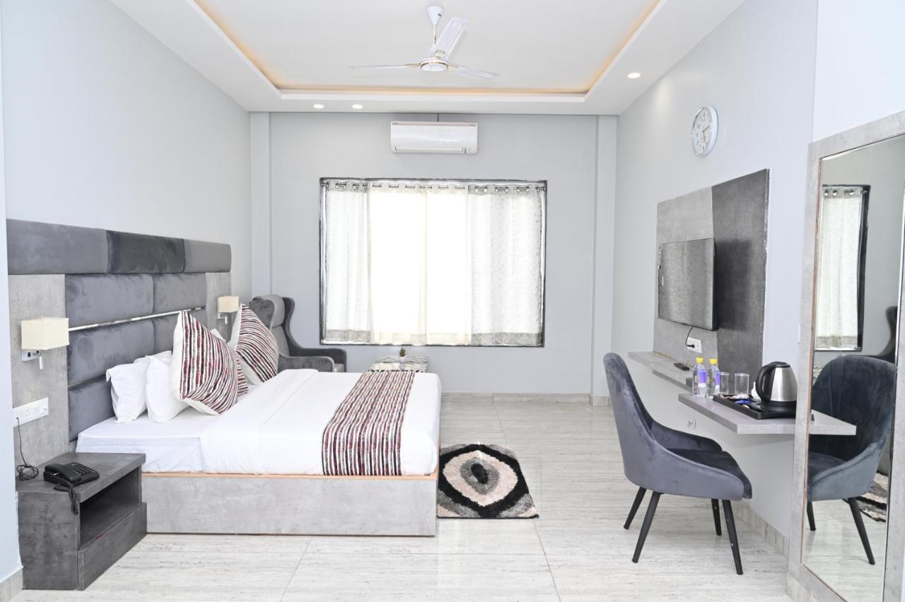 Hotel Vasdaa Grand 德拉敦 外观 照片