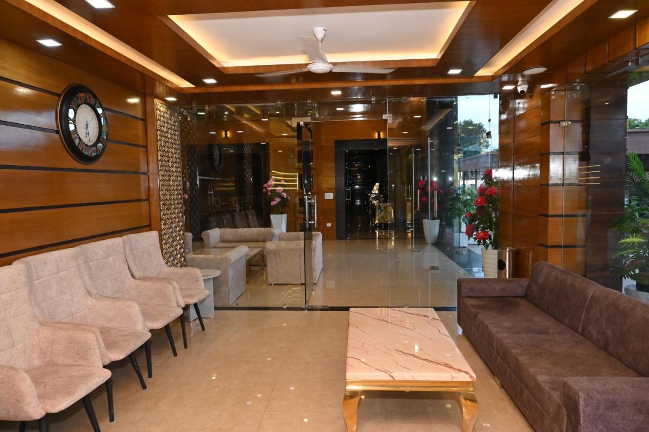 Hotel Vasdaa Grand 德拉敦 外观 照片