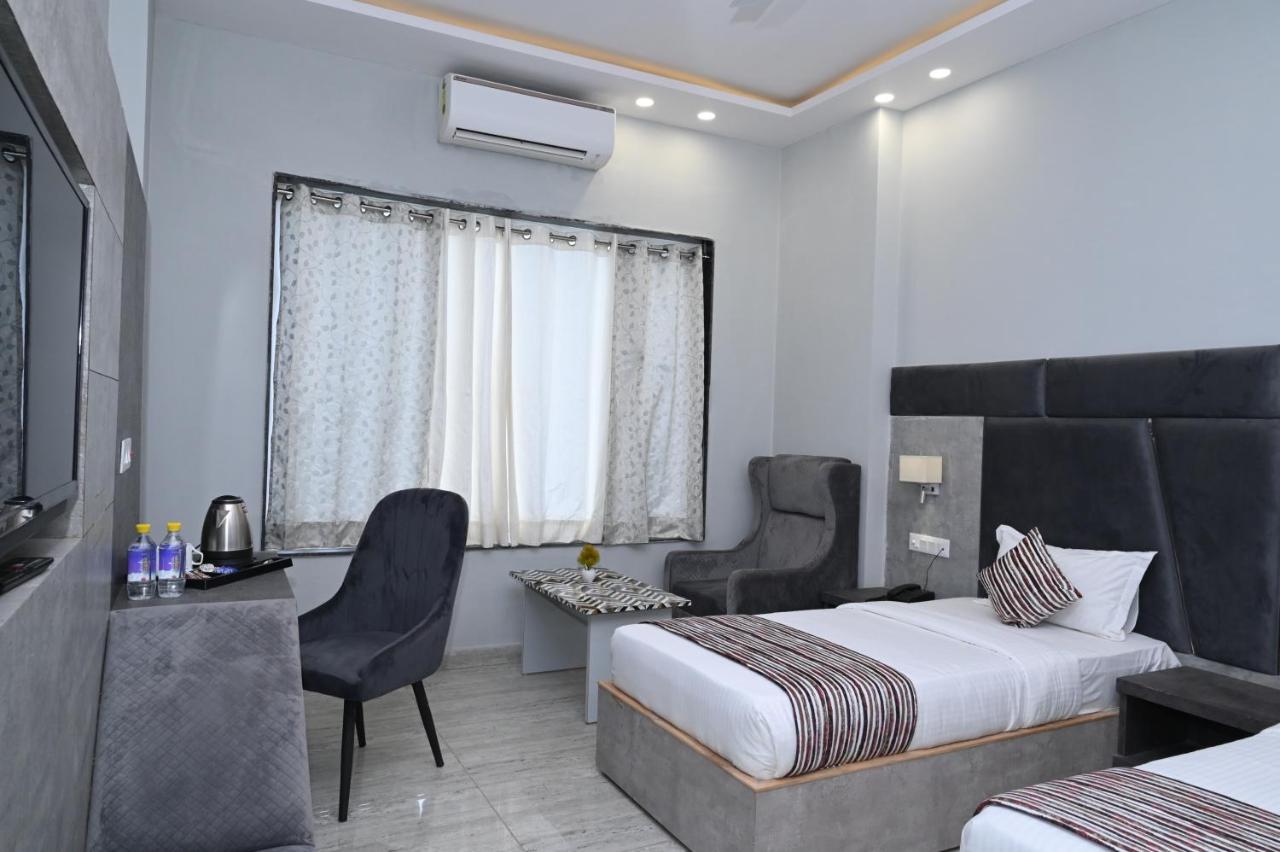Hotel Vasdaa Grand 德拉敦 外观 照片