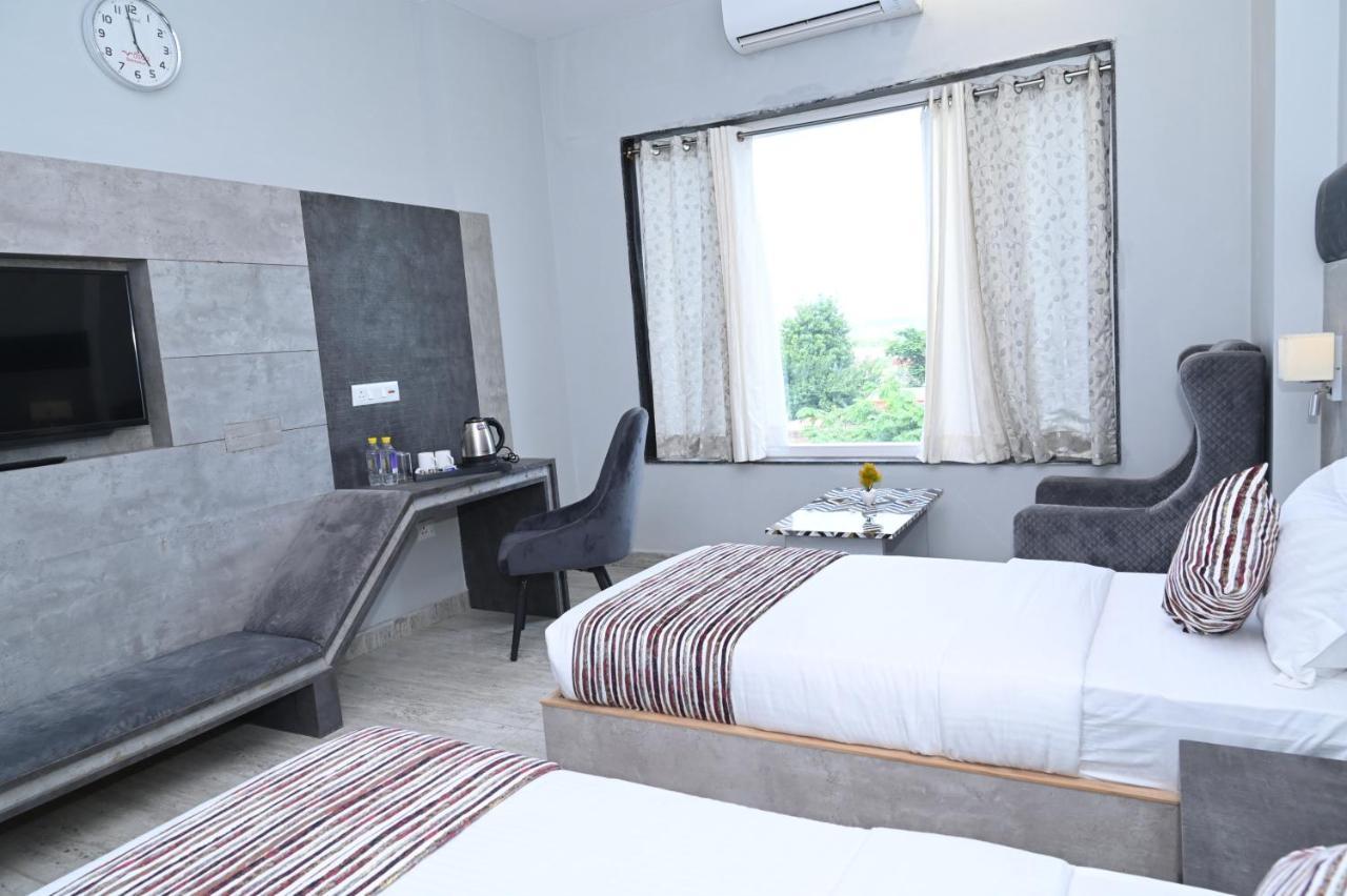 Hotel Vasdaa Grand 德拉敦 外观 照片