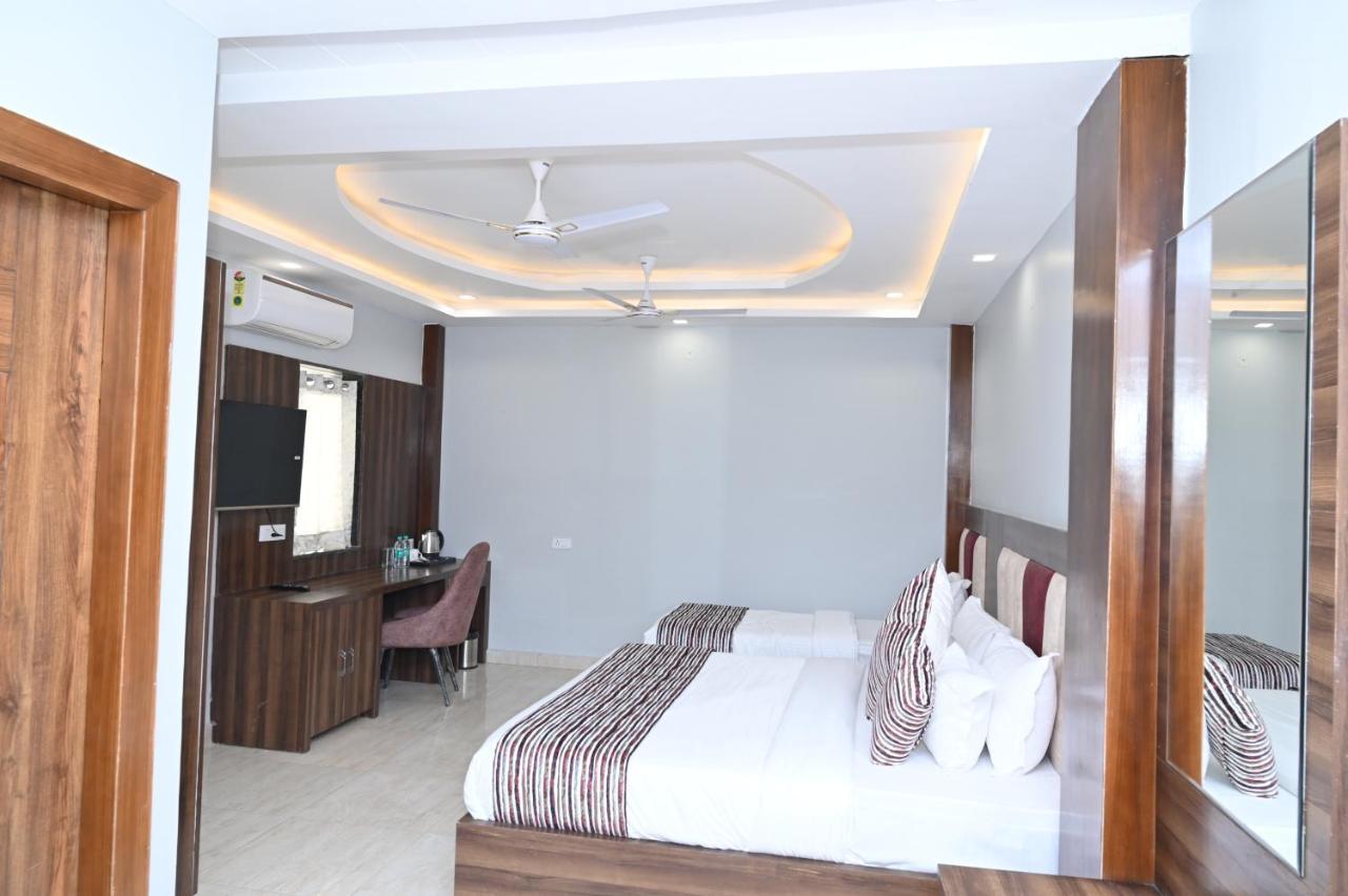Hotel Vasdaa Grand 德拉敦 外观 照片