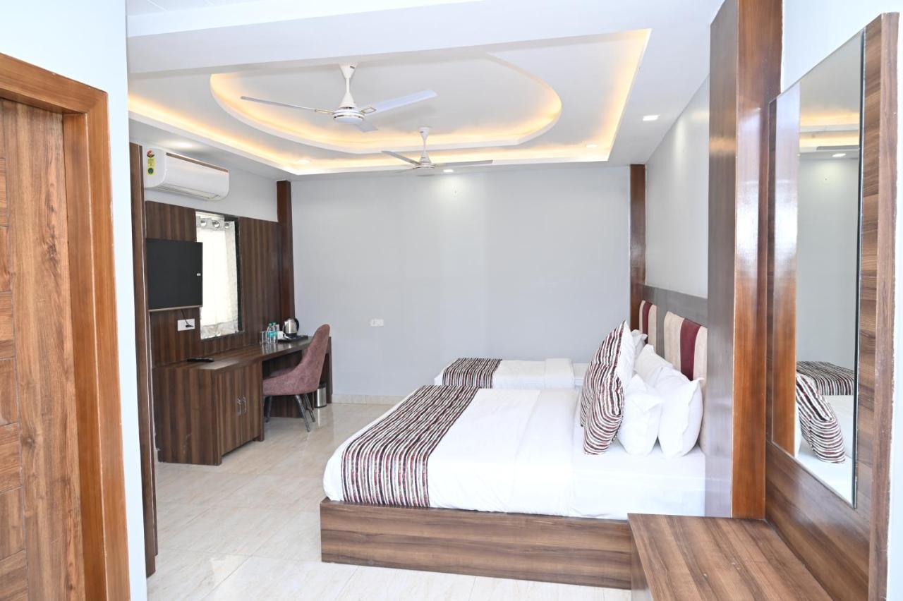 Hotel Vasdaa Grand 德拉敦 外观 照片