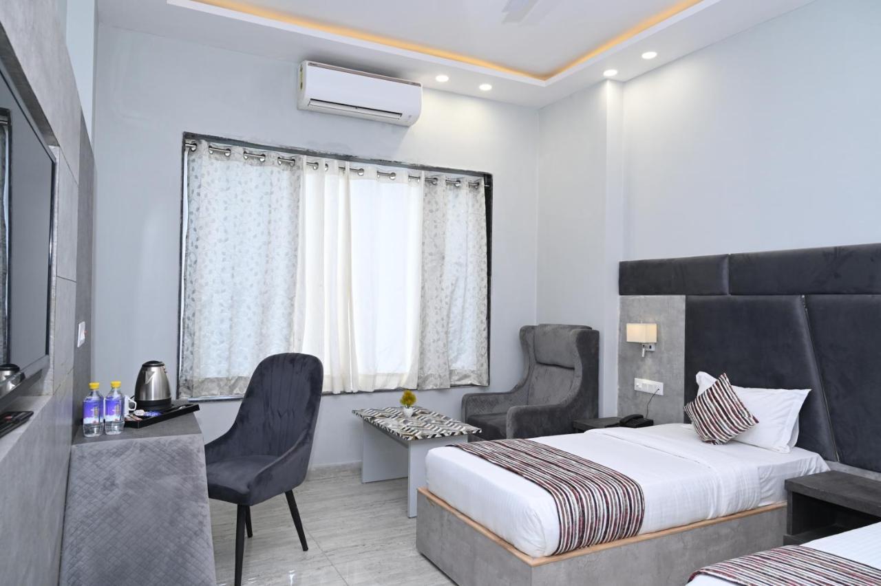 Hotel Vasdaa Grand 德拉敦 外观 照片