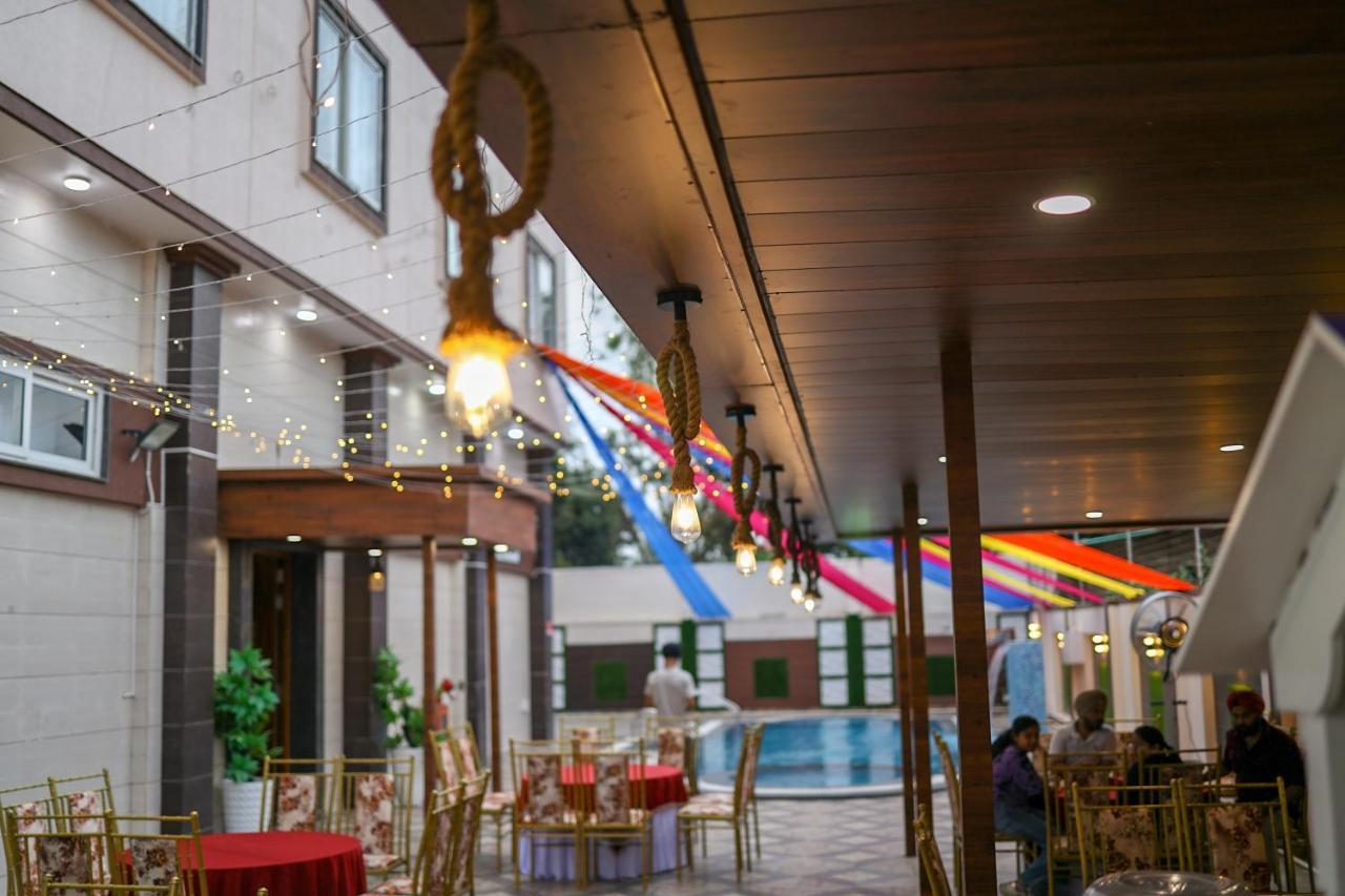 Hotel Vasdaa Grand 德拉敦 外观 照片