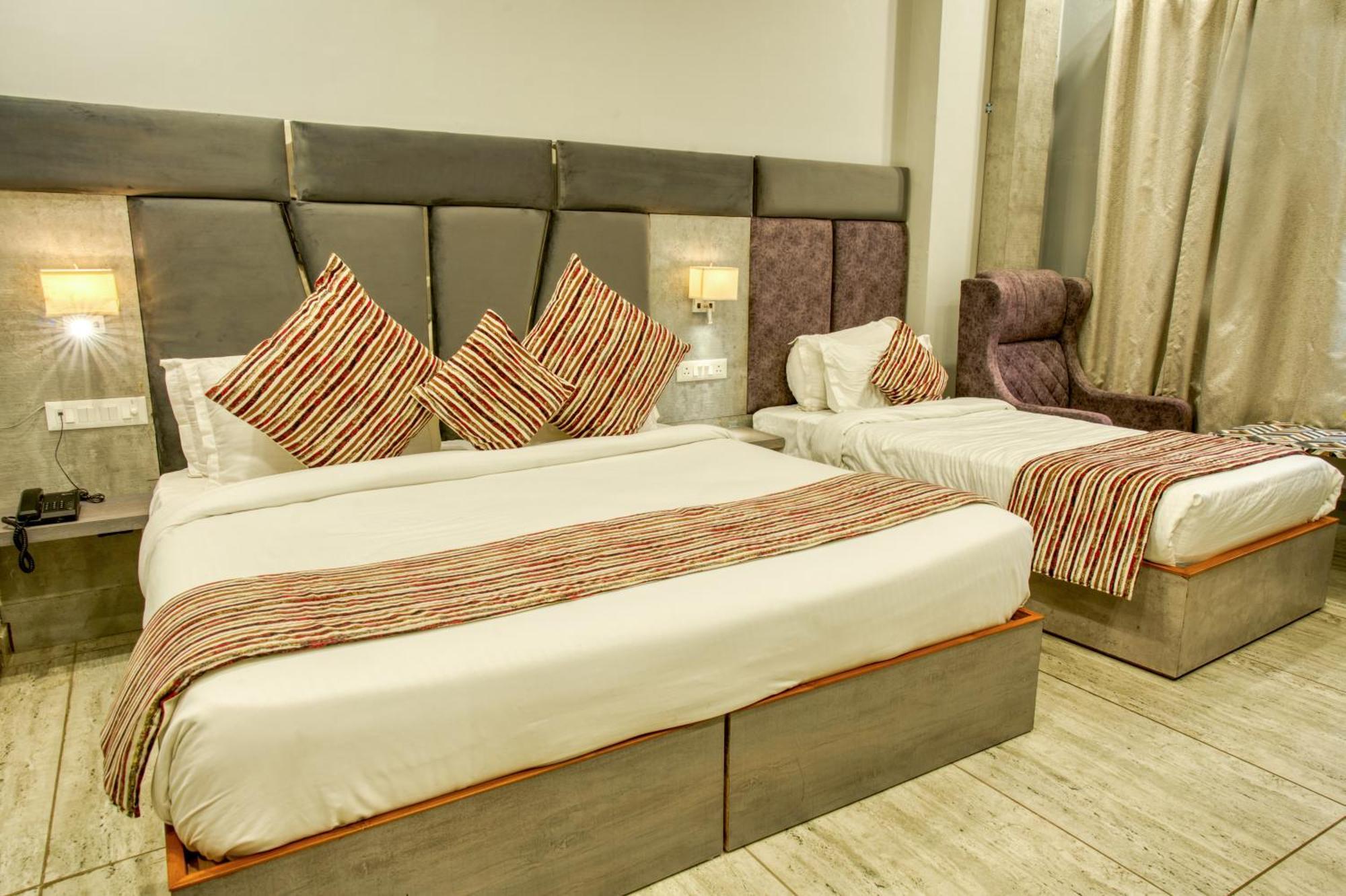 Hotel Vasdaa Grand 德拉敦 外观 照片