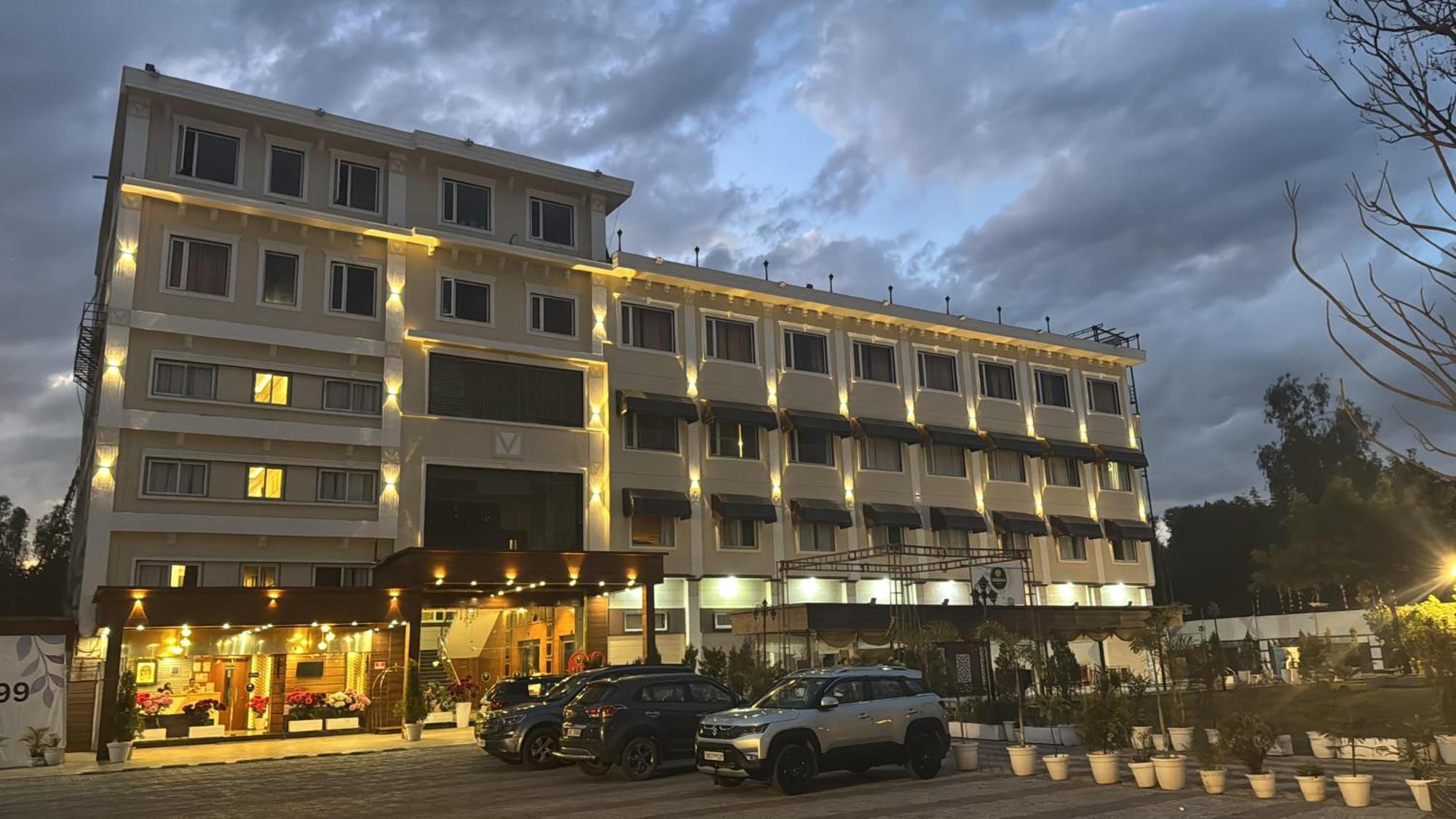 Hotel Vasdaa Grand 德拉敦 外观 照片